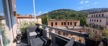 Trilocale con Terrazzo vista maddalena e garage - V000639