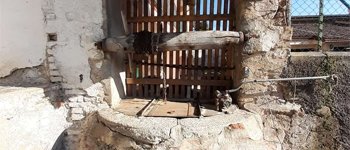 INTERO CASEGGIATO RUSTICO e CORTE PRIVATA - V000396
