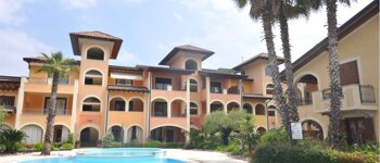 ATTICO TRILOCALE FRONTE LAGO RESIDENCE PISCINA - V000502